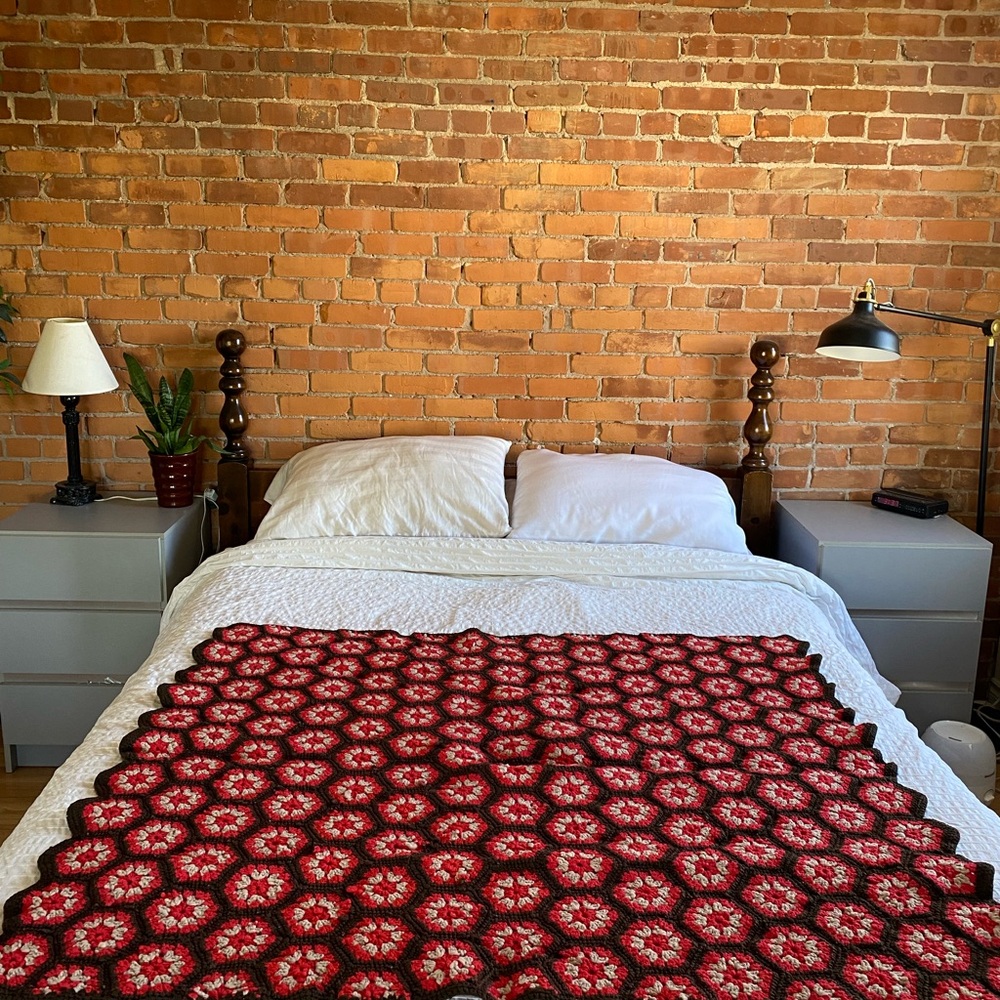 Beautiful vintage handmade crocheted throw blanket
